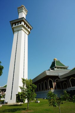 Melaka, Malezya-24 Ağustos 2023; Melaka Devlet Camii El Azim Camii manzarası