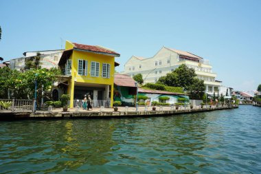 Melaka, Malezya-24 Ağustos 2023; modern ve tarihi yapıya sahip Melaka Nehri manzarası