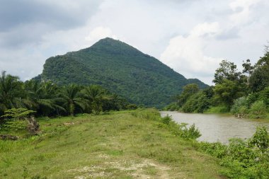Baling, Kedah, Malezya 'daki Gunung Pulai veya Pulai Dağı manzarası