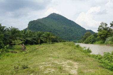 Baling, Kedah, Malezya 'daki Gunung Pulai veya Pulai Dağı manzarası