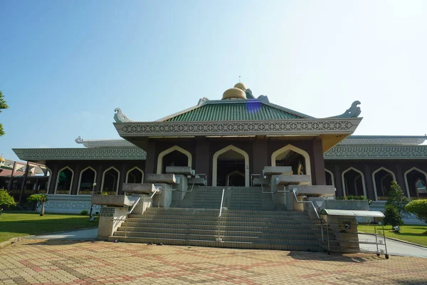 Melaka, Malezya-24 Ağustos 2023; Melaka Devlet Camii El Azim Camii manzarası