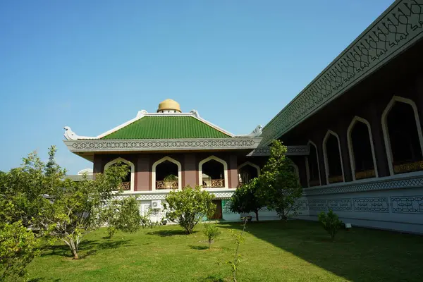 Melaka, Malezya-24 Ağustos 2023; Melaka Devlet Camii El Azim Camii manzarası