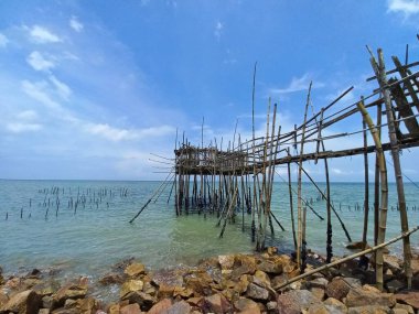 Sungai Lurus, Senggarang, Batu Pahat, Johor, Malezya 'da bulunan geleneksel bir balıkçılık platformu.