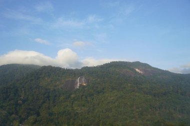 Güneydoğu Asya 'nın en yüksek şelalesi olan Gunung Stong Şelalesinin manzarası, Dabong bölgesinde, Kelantan, Malezya