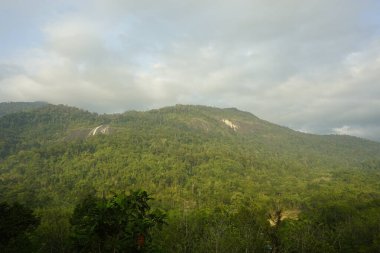 Güneydoğu Asya 'nın en yüksek şelalesi olan Gunung Stong Şelalesinin manzarası, Dabong bölgesinde, Kelantan, Malezya