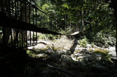 Gunung Stong şelalesinde asma köprü, Dabong, Kelantan, Malezya