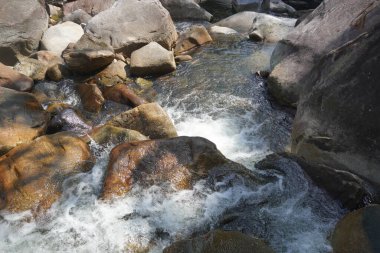 Kelantan 'ın Dabong ilçesindeki şelale manzarası