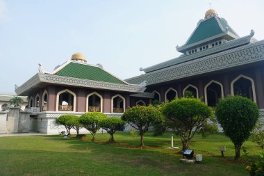 Melaka, Malezya-28 Temmuz 2024; Melaka Devlet Camii El Azim Camii manzarası