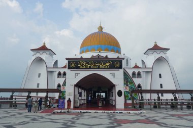 Malacca, Malezya - 28 Temmuz 2024; Melaka Boğazı Camisi (Mescid Selat Melaka)