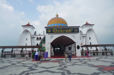 Malacca, Malezya - 28 Temmuz 2024; Melaka Boğazı Camisi (Mescid Selat Melaka)
