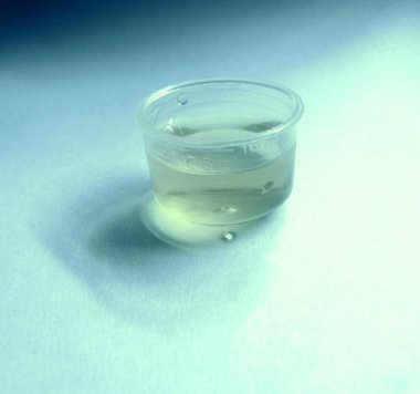 Açık mavi ve sepya tonlarıyla izole edilmiş ölçü kabı