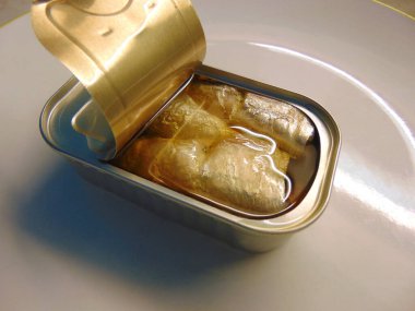 Konserve sardalya yakın çekim fotoğrafı.