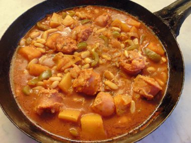 Domates soslu beyaz fasulye.