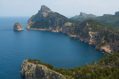 Balear adası Mallorca 'nın kayalıklarından Akdeniz manzarası