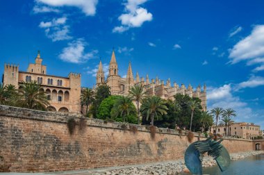 İspanya 'nın Mallorca şehrinin Akdeniz adası Mallorca' daki katedrali..