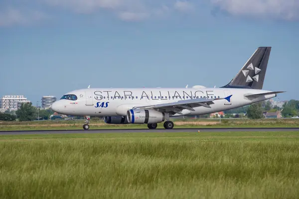 stock image AMSTERDAM, NETHERLANDS - 07. August 24: Landing of a SAS Airbus  A319 in AMS