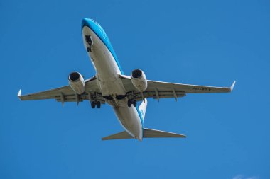 AMSTERDAM, NETHERLANDS - 07. 24 Ağustos: AMS 'ye KLM Boeing B737 inişi