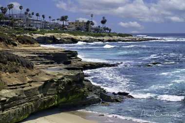 La Jolla, California, ABD 'de dalgalar boyunca dalgalar
