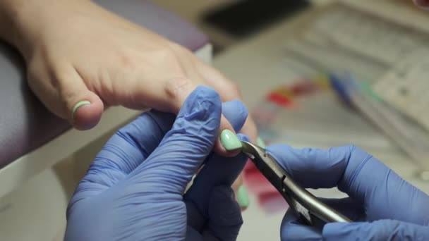 Manicurist Filer Form Naglar Skönhetssalong Verktyg För Nagelvård Behandling Manikyr — Stockvideo