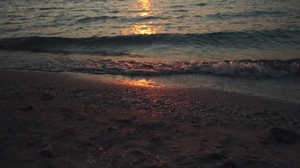 Прекрасний Схід Сонця Драматичне Палаюче Небо Відображенням Поверхні Води Літня — стокове відео