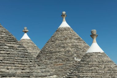 tipik trulli evleri Alberobello, Apulia, İtalya