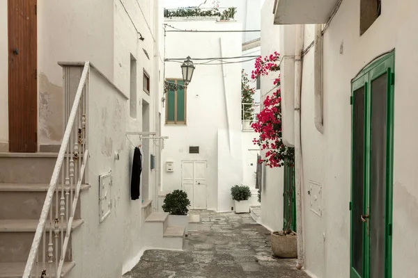 意大利Apulia 布林迪西省Ostuni的Picturesque巷 — 图库照片