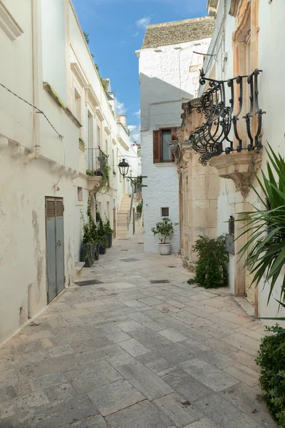 stock image Picturesque alleyway in Locorotondo, Italy