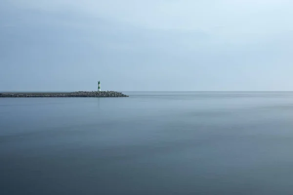 ポルトガル ヨーロッパの小さな緑と白の灯台 — ストック写真