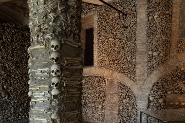 Evora, Portekiz 'deki Capela dos Ossos kemik şapeli