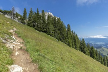 Yazın Yukarı Bavyera 'daki Sudelfeld bölgesinde (Almanya) Kaserwand sallanıyor