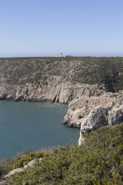 Cabo de Sao Vicente, Algarve, Portekiz 'deki deniz fenerine yürüyüş yolu.