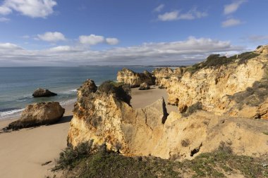 Portekiz, Algarve 'deki Praia dos Tres Irmaos plajı.