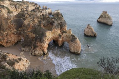 Portekiz, Algarve 'deki Praia dos Tres Irmaos plajı.