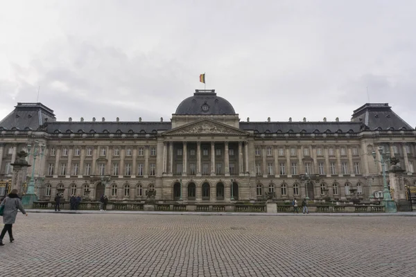Brüsseler Königspalast Mit Wolkenverhangenem Himmel — Stockfoto