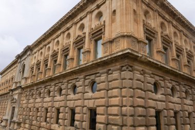 Kral V. Charles sarayı Alhambra kompleksine girdi.