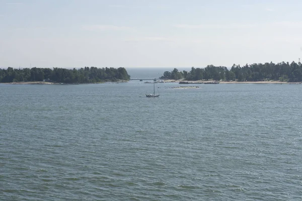 Finlândia Golfo Mar Panorama Dia Ensolarado Com Pequeno Navio Navegando — Fotografia de Stock