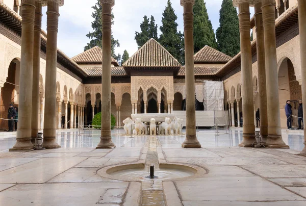 Όμορφη Ισλαμική Αρχιτεκτονική Στυλ Γνωστό Lions Αυλή Δικαστήριο Βρίσκεται Στο — Φωτογραφία Αρχείου