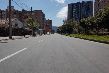 panorama of an empty 9th avenue at midday during no car day bogota event