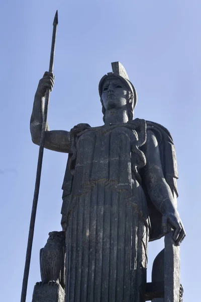 Statua Della Dea Minerva Con Giornata Sole Sullo Sfondo — Foto Stock