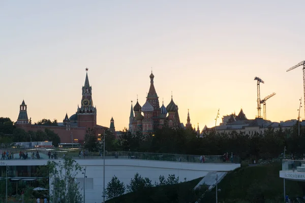 Кремль Блакитному Рожевому Заході Сонця Який Видно Моста — стокове фото
