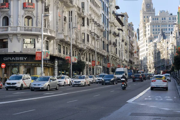 Een Groep Taxi Doorreis Oma Grote Snelweg Madrid Downtown — Stockfoto