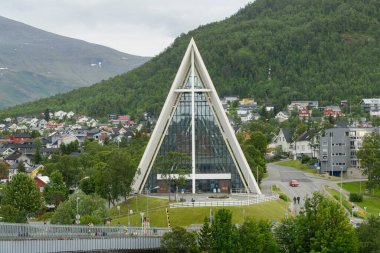 Kuzey Kutbu Katedrali olarak bilinen üçgen tromsdalen kilisesi 
