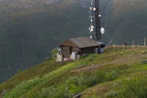 Una Estación Radio Situada Ciudad Tromso Fuera Las Montañas — Foto de Stock