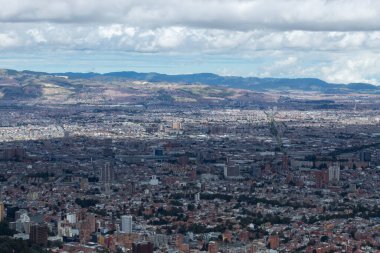Bogota Kolombiya Güney Bölgesi şehir manzarası doğu dağlarından ve arka planda Andean sıradağları