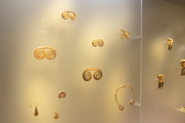 Altın müzede spiral şekilli antik yerli pektoralleri