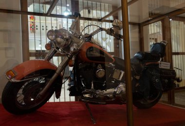 Bir Harley Davidson klasik motosikleti 80 'lerde polis müzesinde Medellin karteline yakalandı.