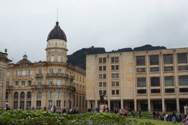 St. Bartolome Okulu köşesi ve Guadalupe Tepesi 'nin olduğu Nuez Meydanı sahnesi