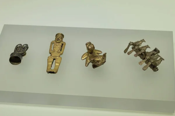 Fechar Antigo Zoomorfo Insigenous Figuras Douradas Dentro Museu Dourado Colombiano — Fotografia de Stock