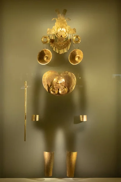 黄金の博物館でサボテンの黄金のトロソーと美しいショーケース — ストック写真