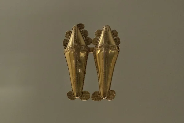 Antico Pezzo Oro Geometrico Doppio Diamante Indigeno Museo Dorato Colombiano — Foto Stock